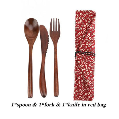 Conjunto de talheres reutilizados de bambú ecológico.