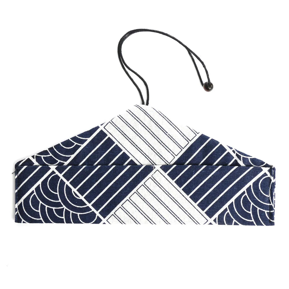 Conjunto de talheres reutilizados de bambú ecológico.