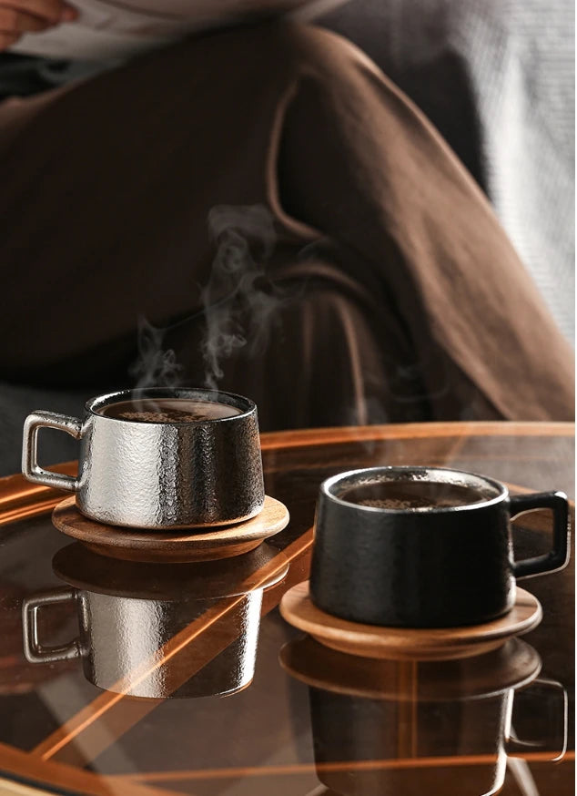 Taza de café de 23 ml con elegante platillo dorado y plateado 