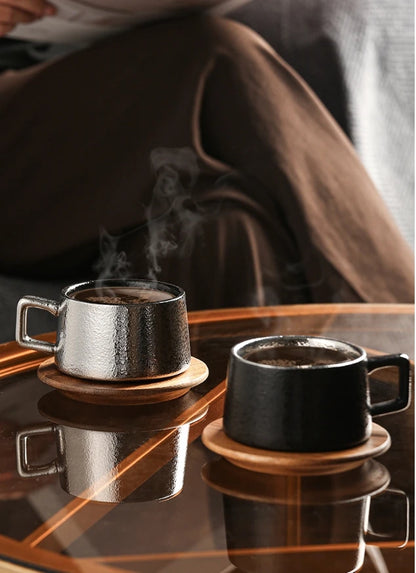 Taza de café de 23 ml con elegante platillo dorado y plateado 