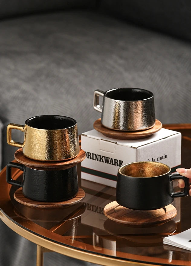 Taza de café de 23 ml con elegante platillo dorado y plateado 