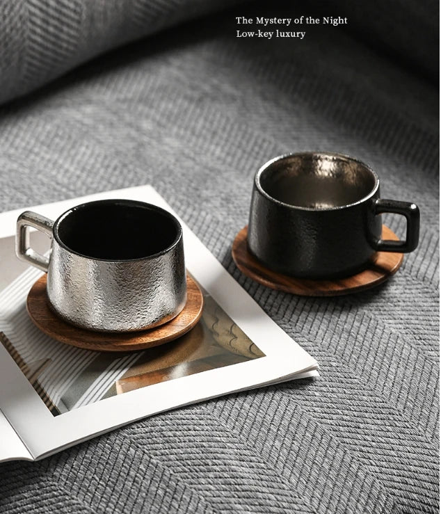 Taza de café de 23 ml con elegante platillo dorado y plateado 