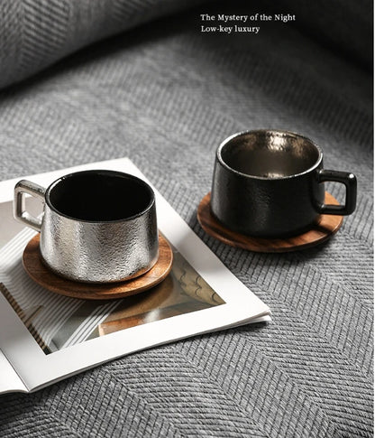 Taza de café de 23 ml con elegante platillo dorado y plateado 