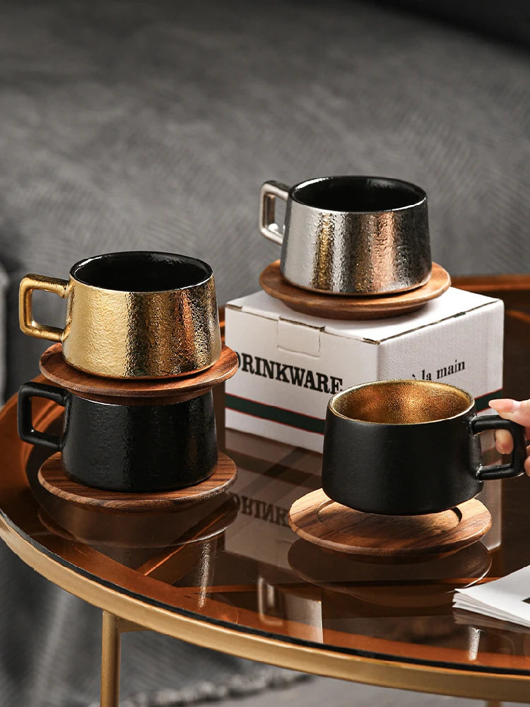 Taza de café de 23 ml con elegante platillo dorado y plateado 