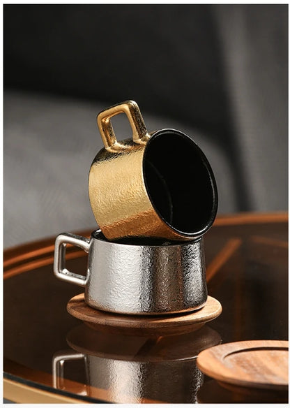 Taza de café de 23 ml con elegante platillo dorado y plateado 