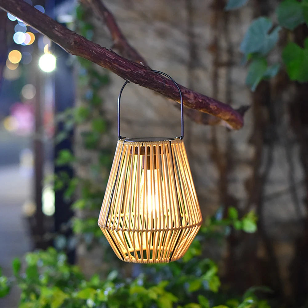 Lanterna solar de rattan SolaraWeave