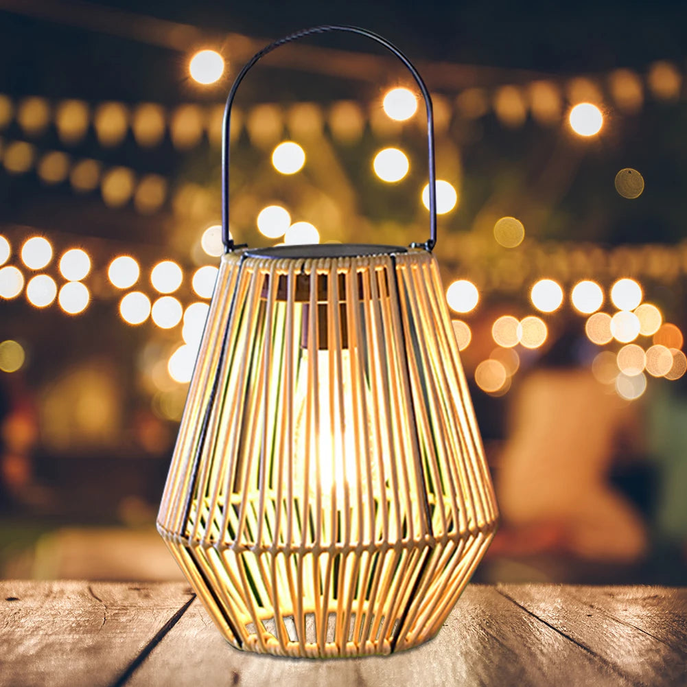 Lanterna solar de rattan SolaraWeave