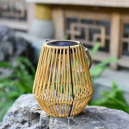 Lanterna solar de rattan SolaraWeave