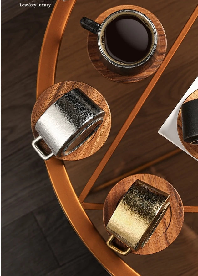 Taza de café de 23 ml con elegante platillo dorado y plateado 