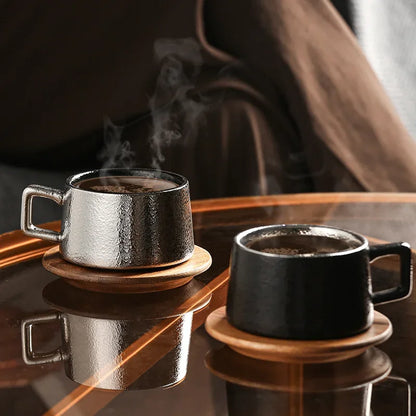 Taza de café de 23 ml con elegante platillo dorado y plateado 